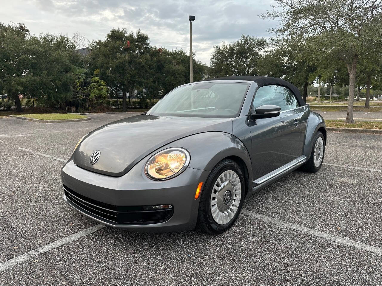 Used 2014 Volkswagen Beetle 1.8T image 1