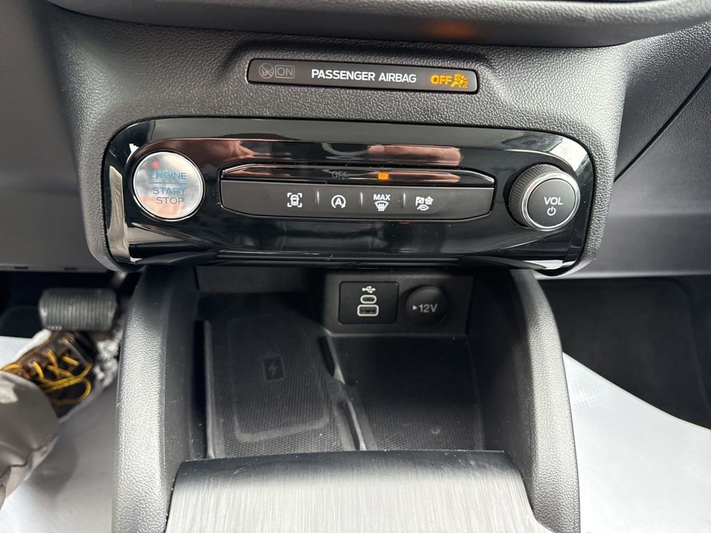 Used 2025 Ford Escape Platinum image 16