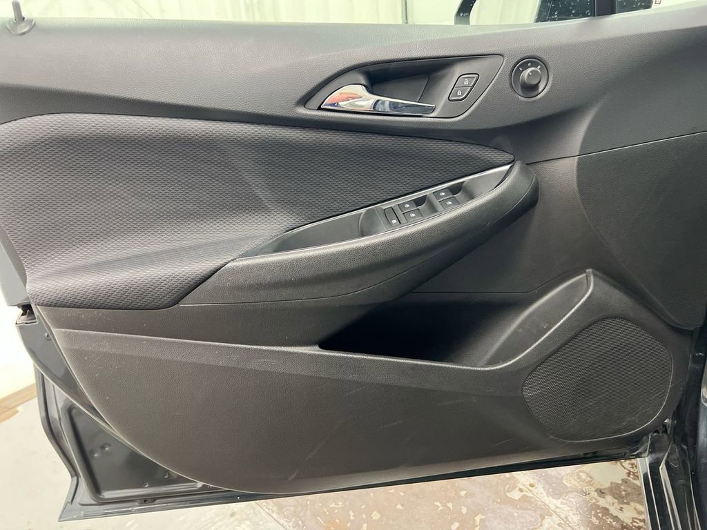 Used 2018 Chevrolet Cruze LT w/ RS Package FWD image 20