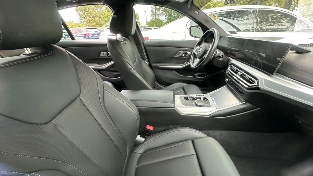 Used 2023 BMW 330i Sedan w/ M Sport Package RWD image 5