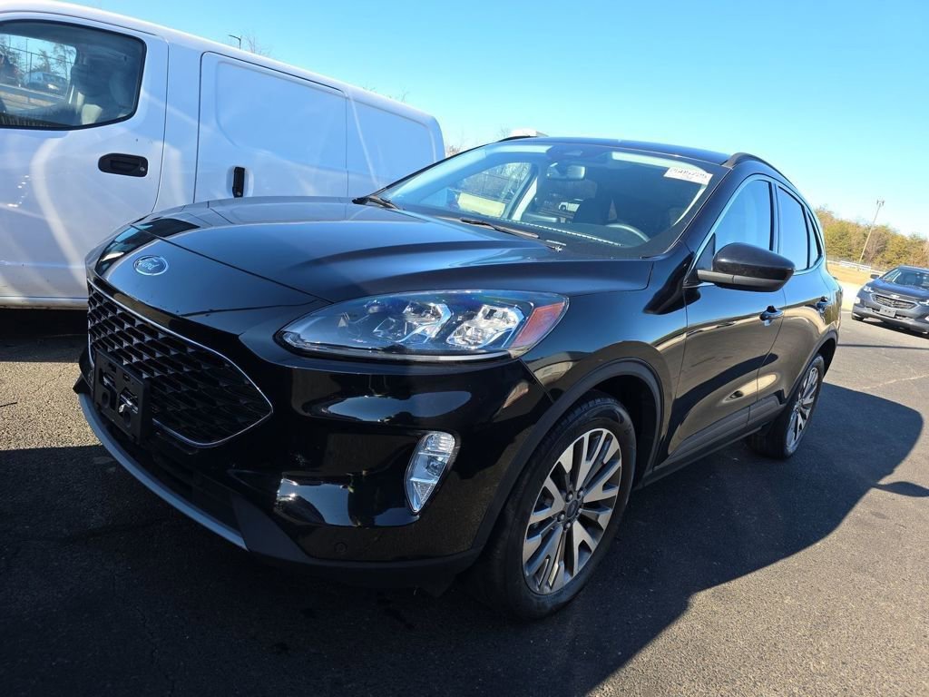 Used 2022 Ford Escape Titanium image 2