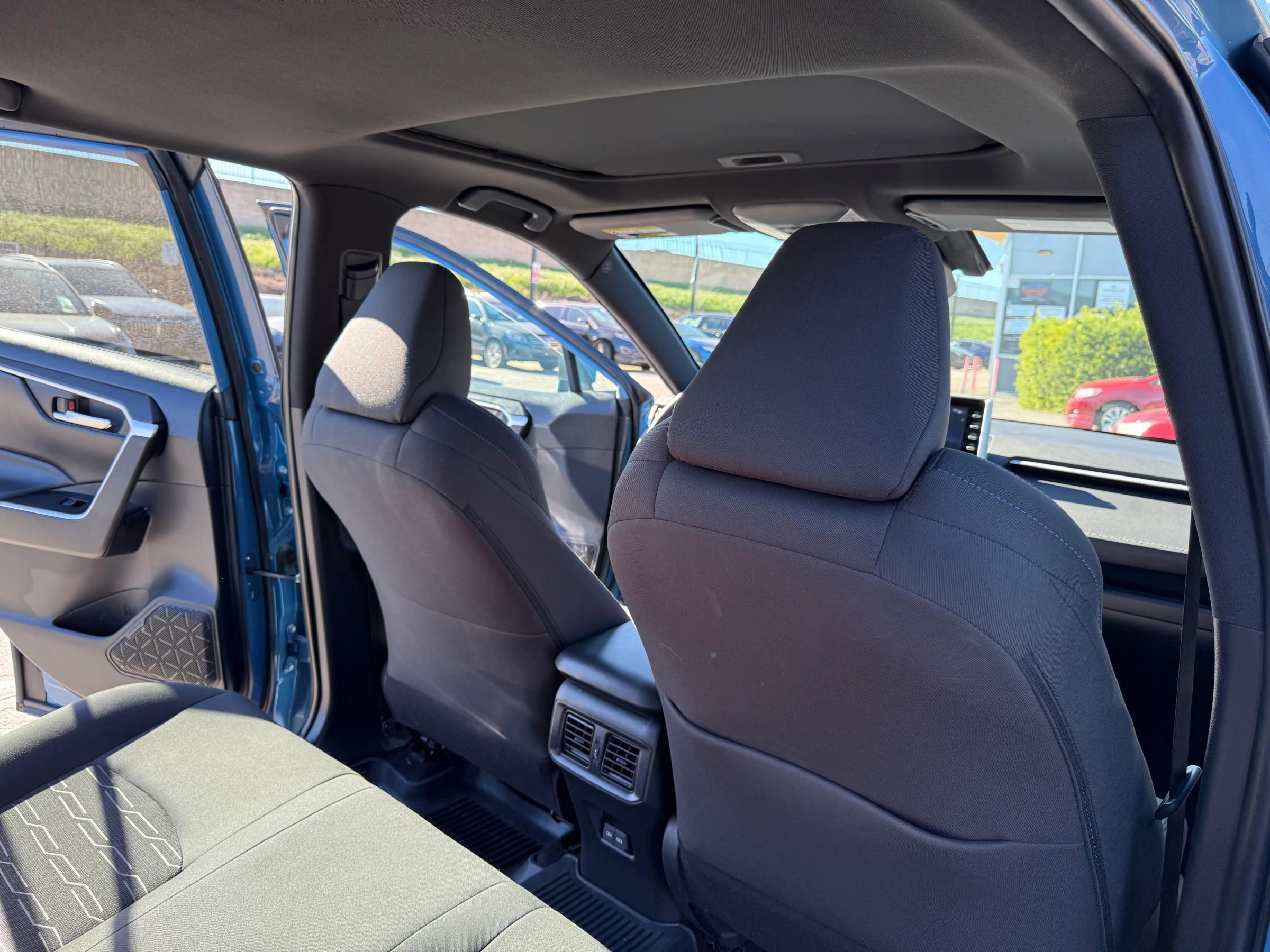 Used 2022 Toyota RAV4 SE w/ Convenience Package image 27