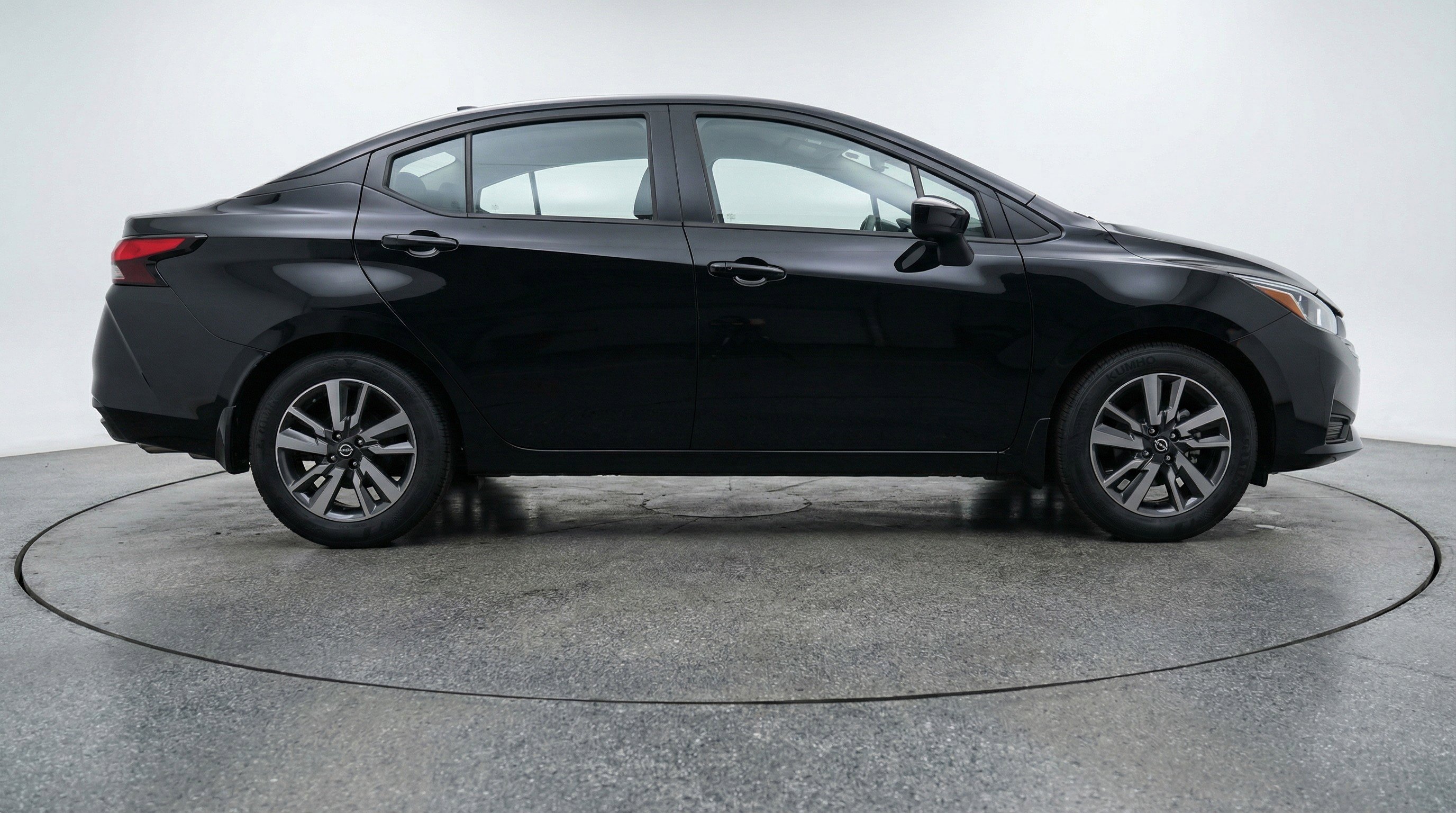 Used 2025 Nissan Versa SV image 11