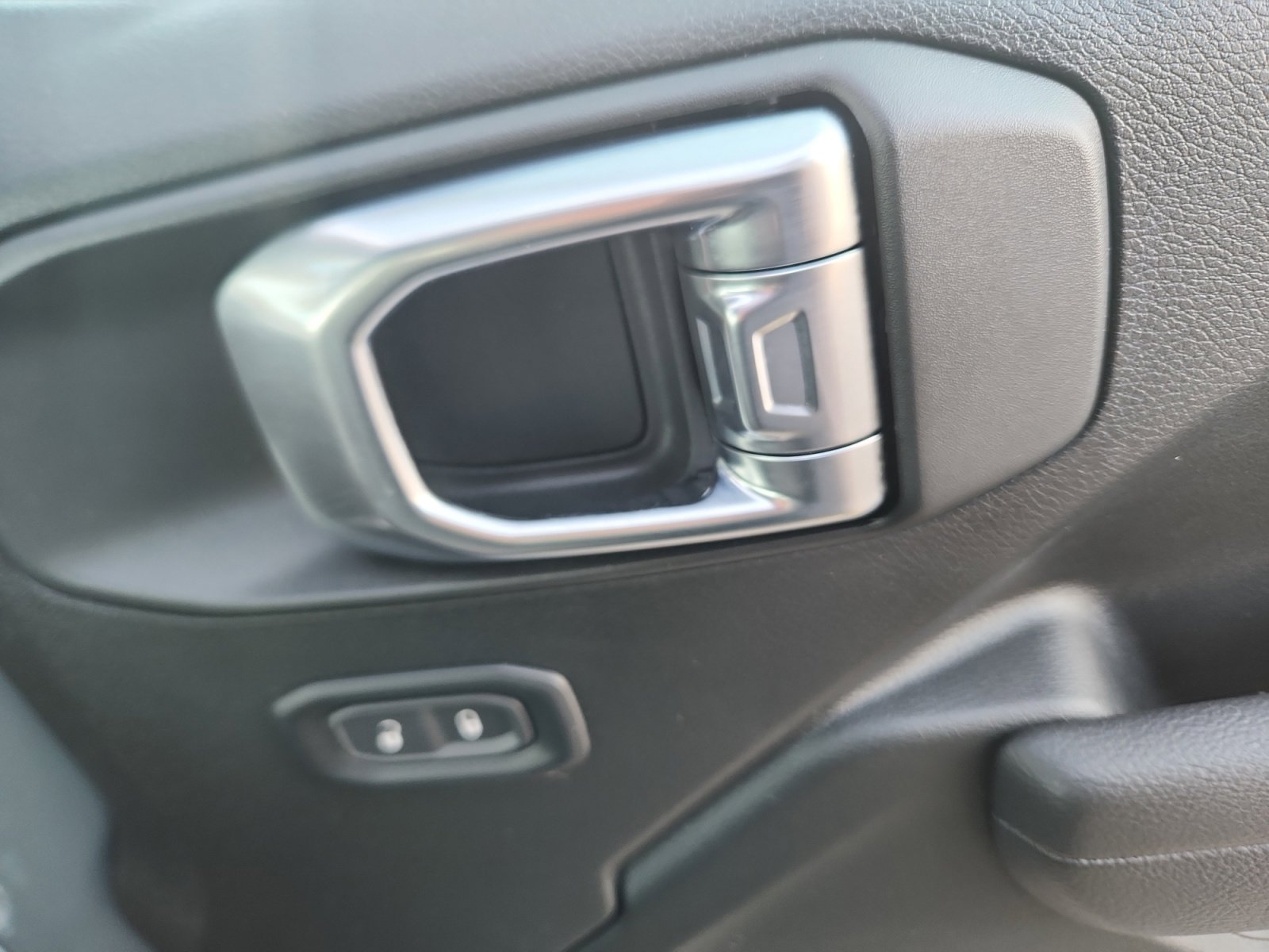 Used 2025 Jeep Wrangler Willys image 17