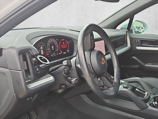 Used 2024 Porsche Cayenne AWD/4WD image 9