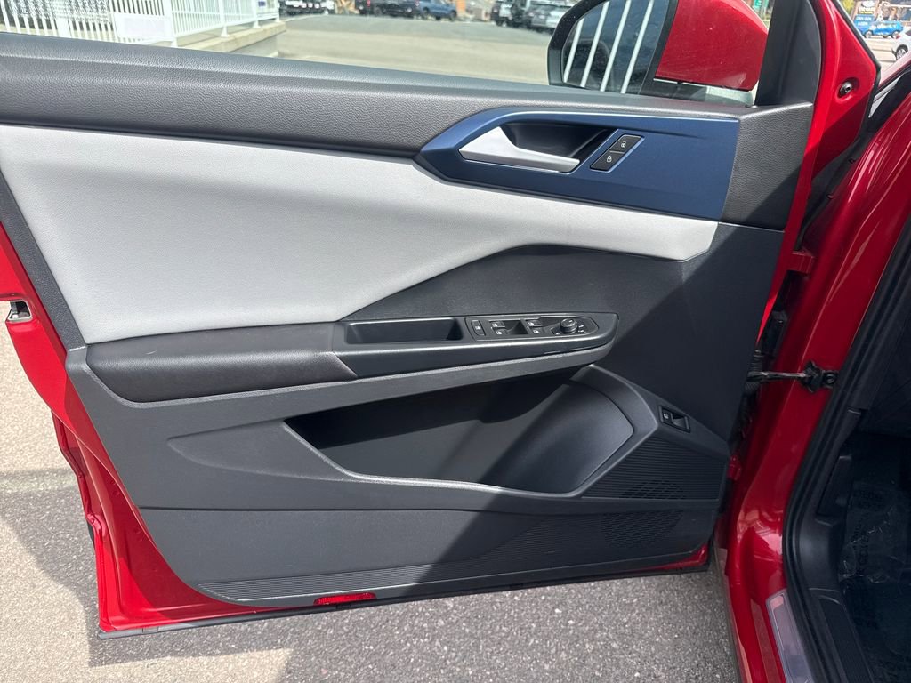 Used 2023 Volkswagen Taos SE w/ Panoramic Sunroof Package image 10