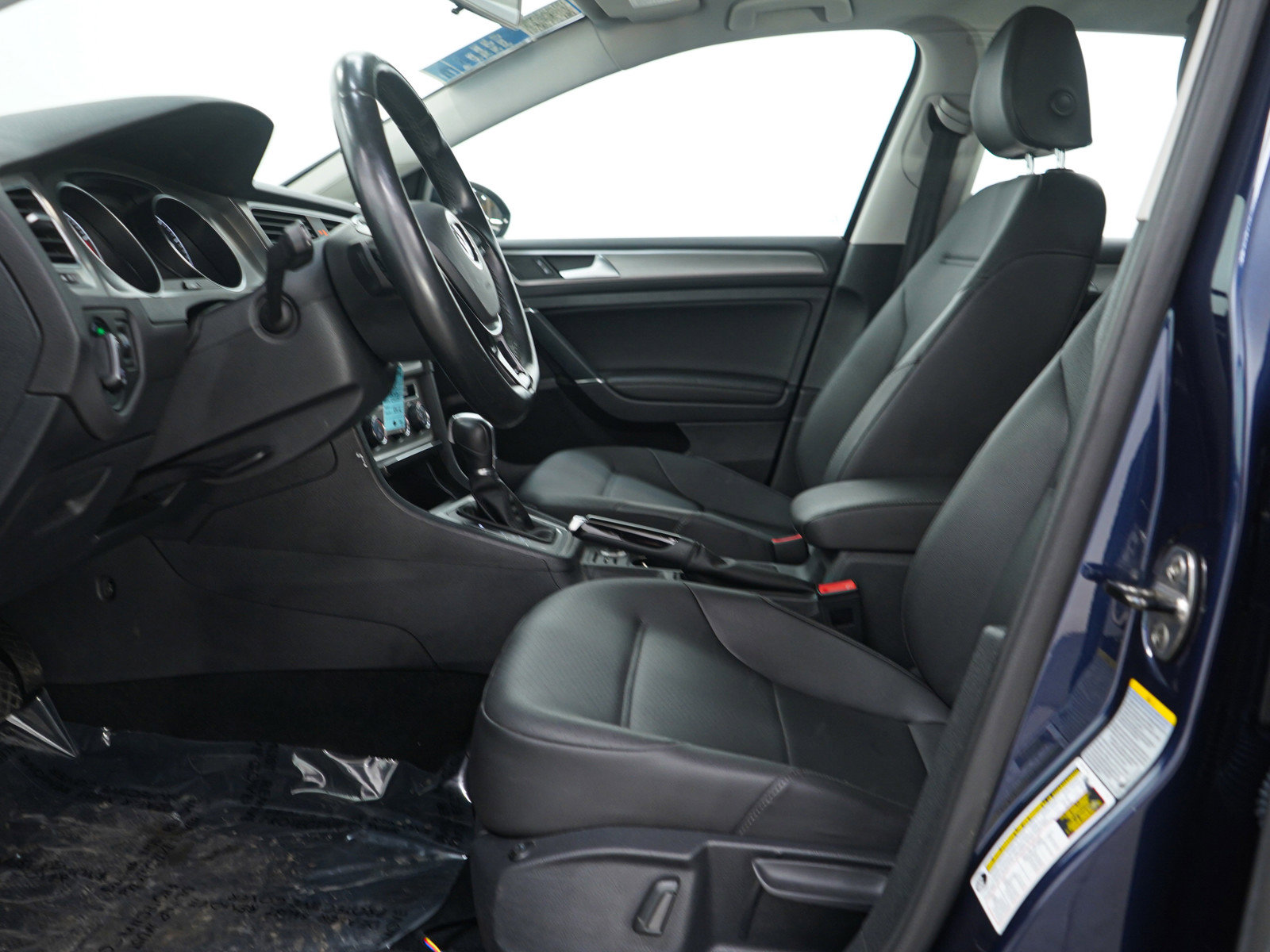 Used 2015 Volkswagen Golf SE image 21