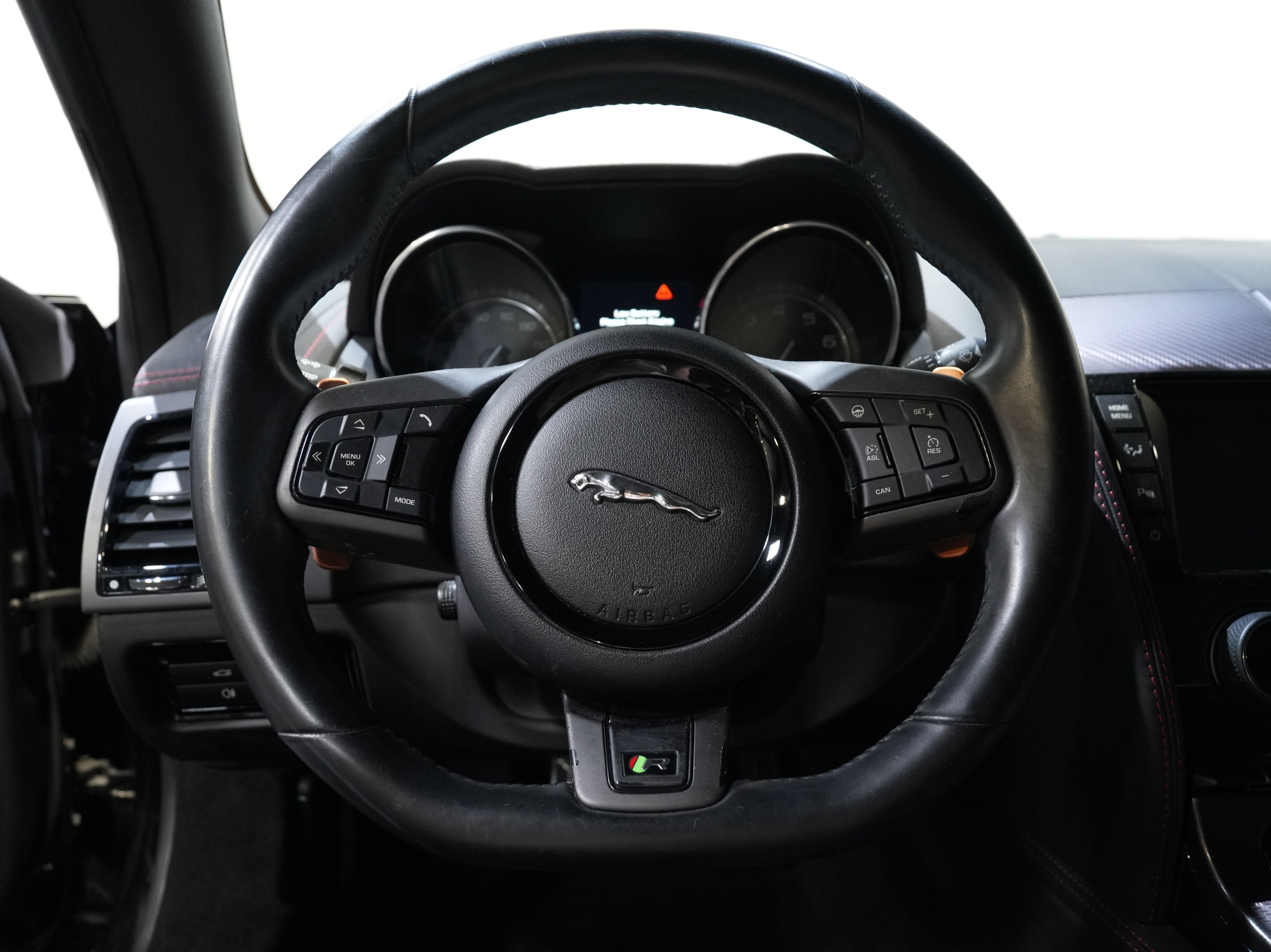 Used 2015 Jaguar F-TYPE R RWD image 31