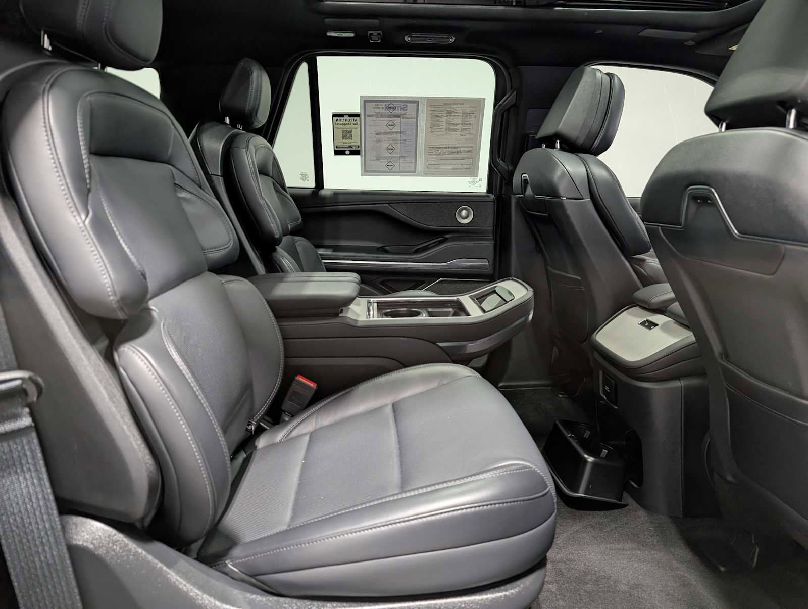 Used 2025 Lincoln Navigator Reserve w/ Jet Appearance Package image 41