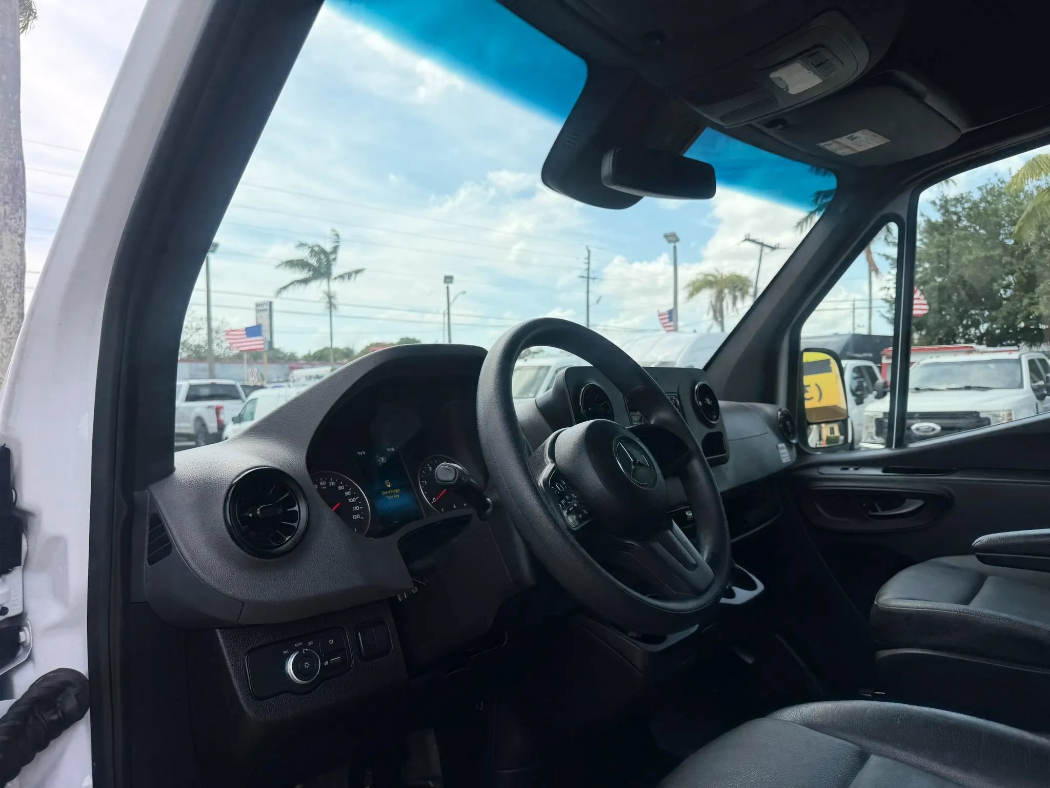 Used 2024 Mercedes-Benz Sprinter 2500 image 14