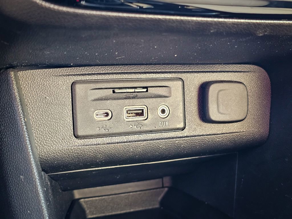 Used 2020 Buick Encore GX Essence w/ Advanced Technology Package image 29