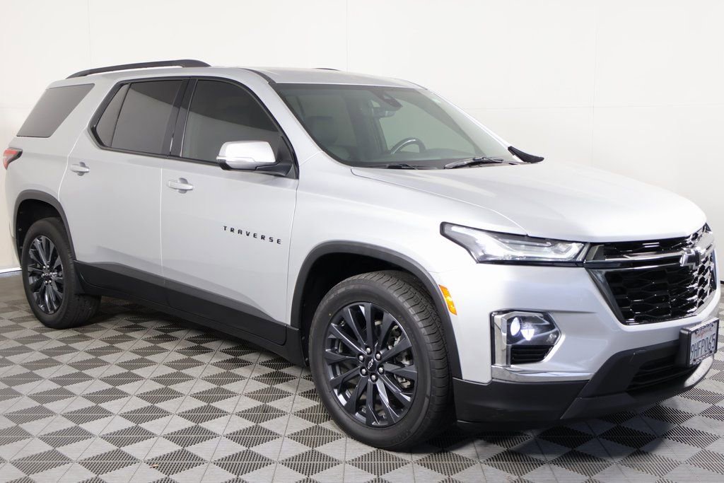 Used 2022 Chevrolet Traverse RS image 2