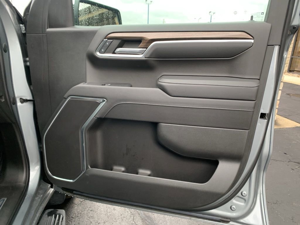Used 2023 Chevrolet Silverado 1500 LT AWD/4WD image 18