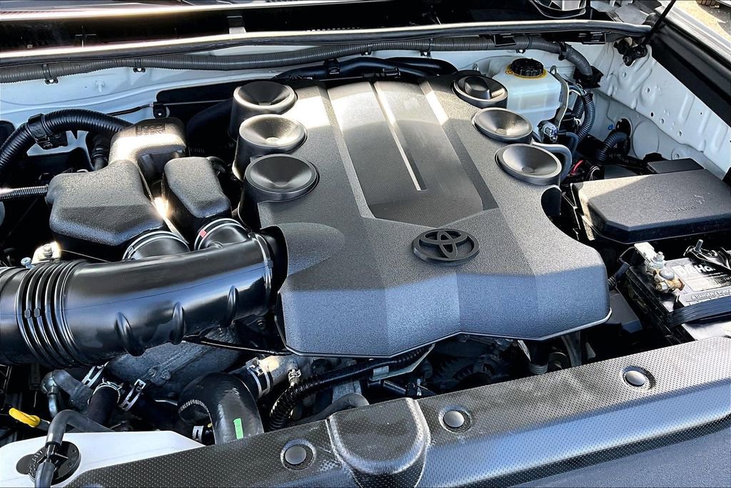 Used 2014 Toyota 4Runner Limited image 33