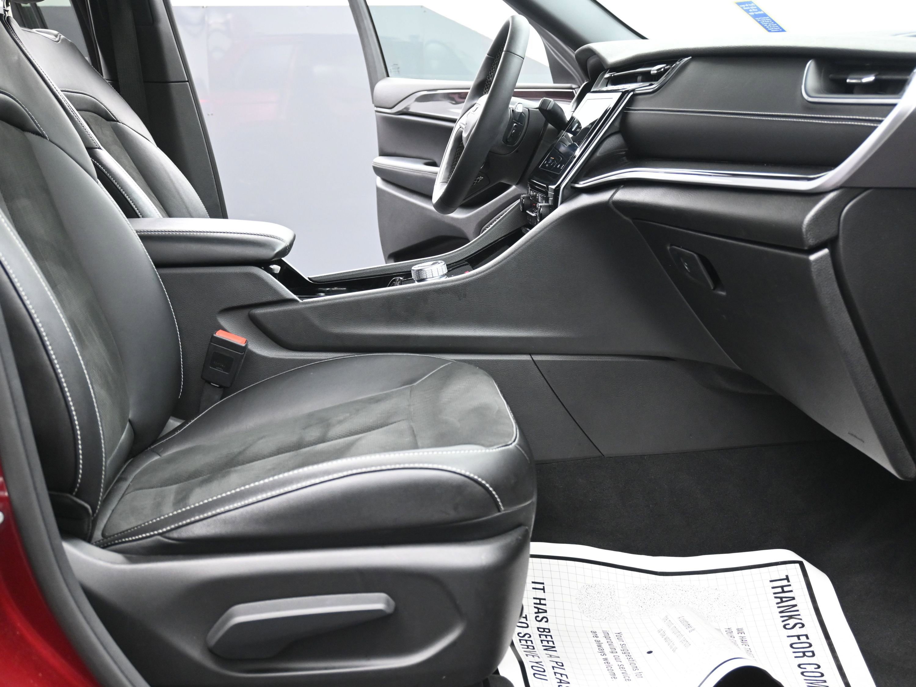 Used 2023 Jeep Grand Cherokee Altitude image 31