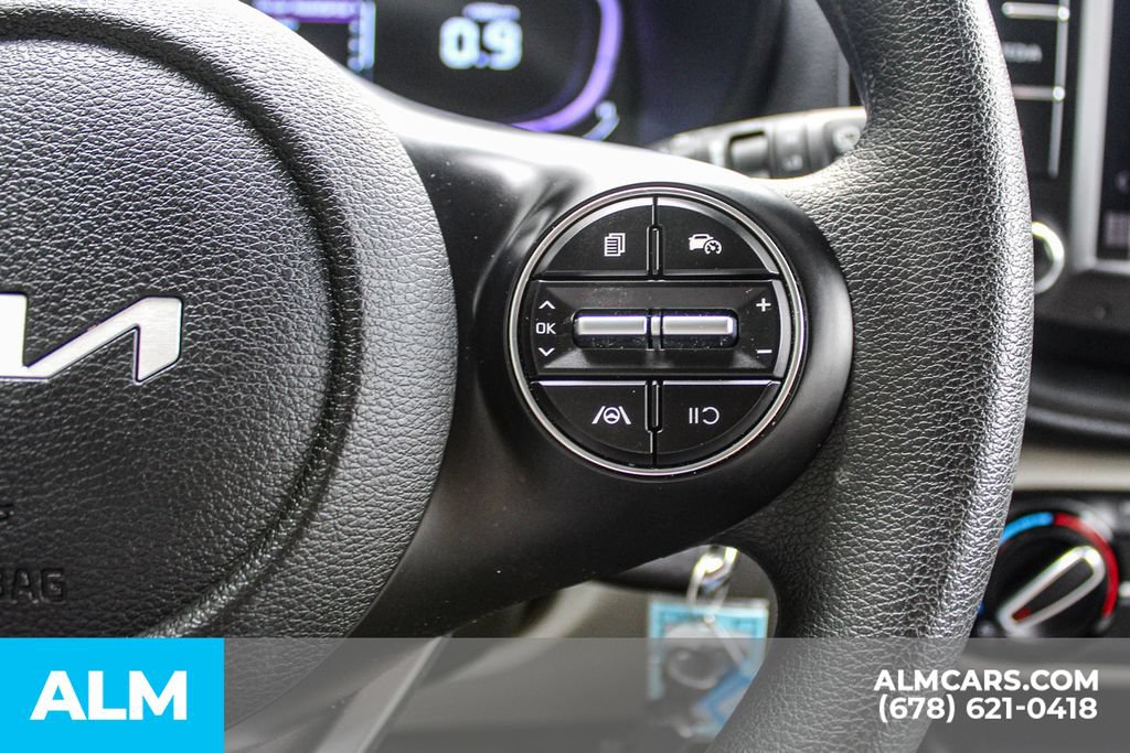 Used 2025 Kia Soul LX w/ LX Technology Package FWD image 28