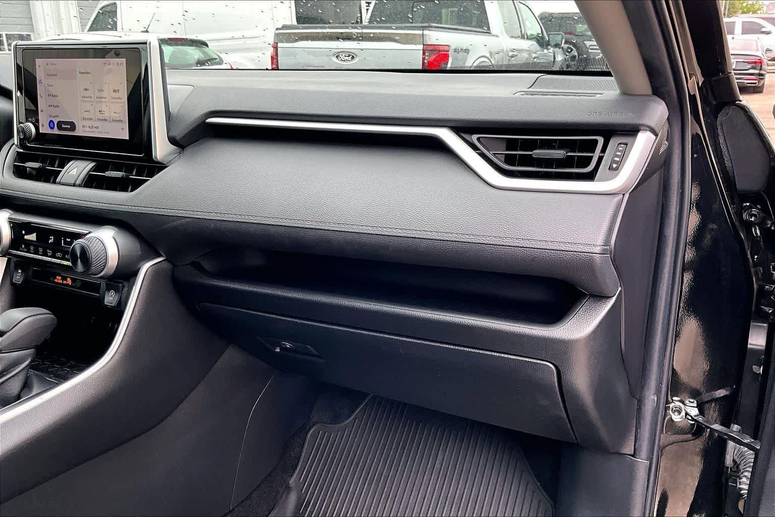 Used 2023 Toyota RAV4 LE AWD/4WD image 18