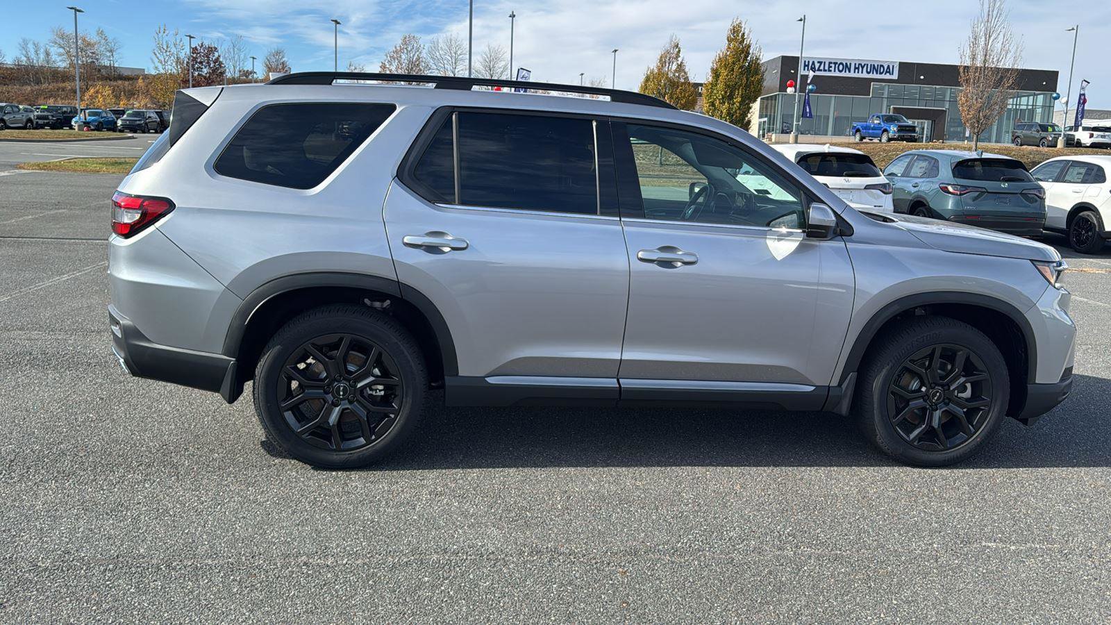 New 2025 Honda Pilot Touring image 3