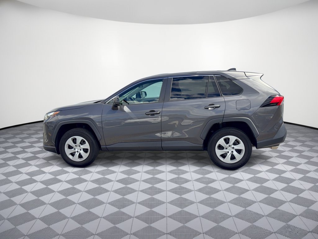 Used 2023 Toyota RAV4 LE AWD/4WD image 2