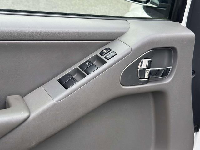 Used 2013 Nissan Frontier SL w/ Moonroof Pkg image 14