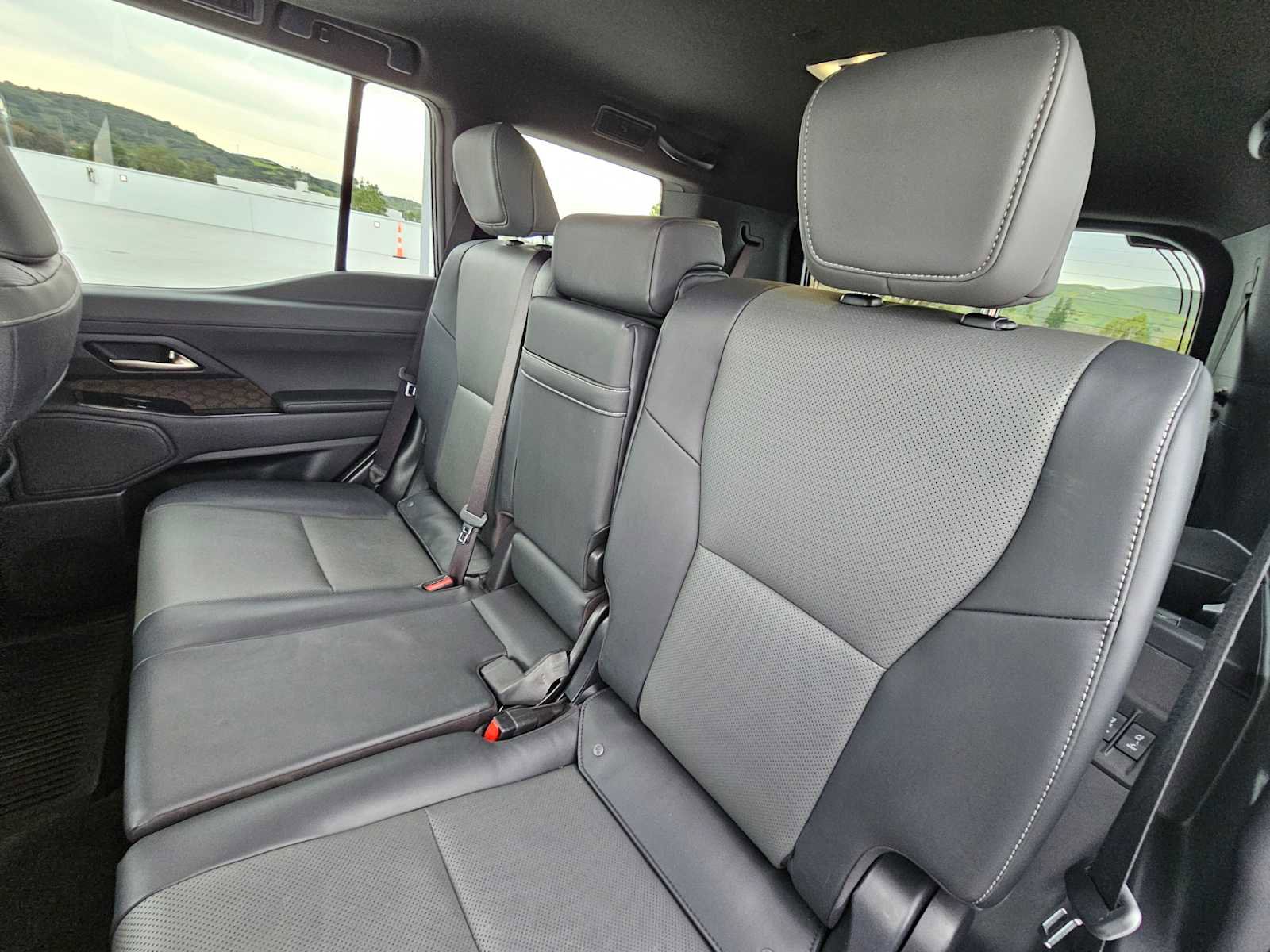 Used 2024 Lexus GX 550 w/ Accessory Package (2T) image 19