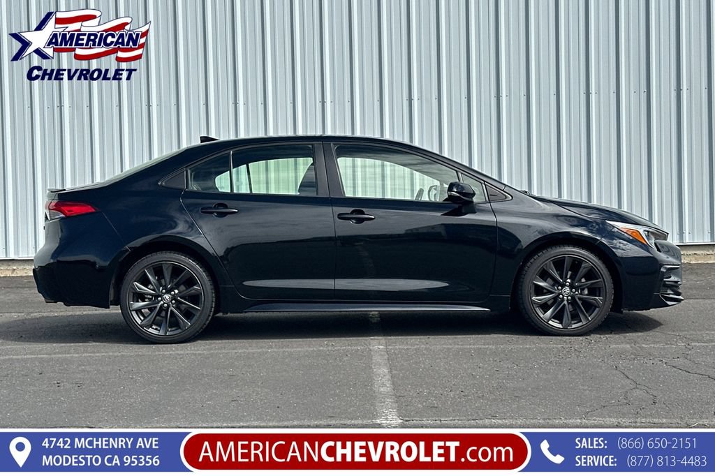 Used 2024 Toyota Corolla SE w/ SE Premium Package FWD image 3