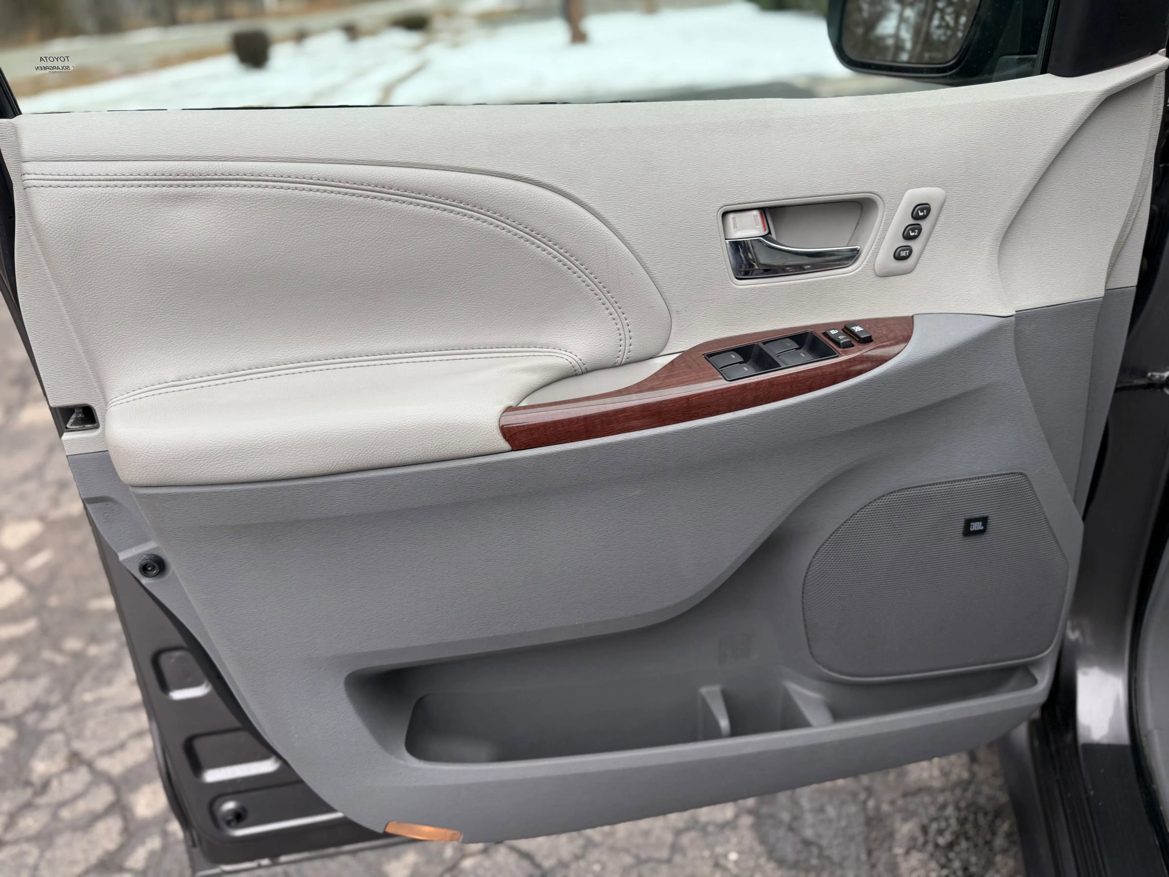 Used 2011 Toyota Sienna Limited w/ Premium Pkg AWD/4WD image 10