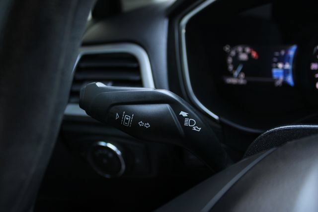Used 2020 Ford Fusion SE FWD image 5