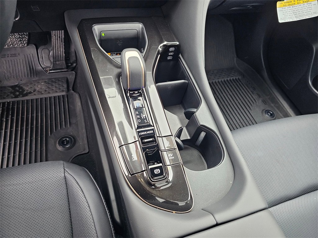 Used 2025 Toyota Crown Signia w/ Advanced Technology Package image 35