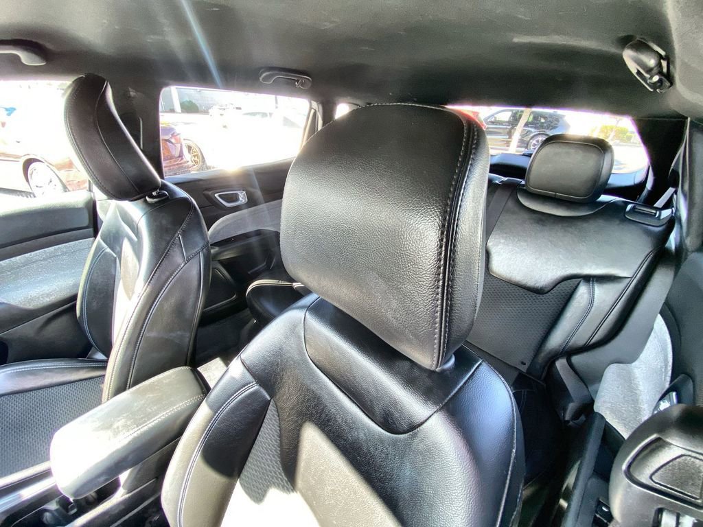 Used 2023 Jeep Compass Latitude image 19