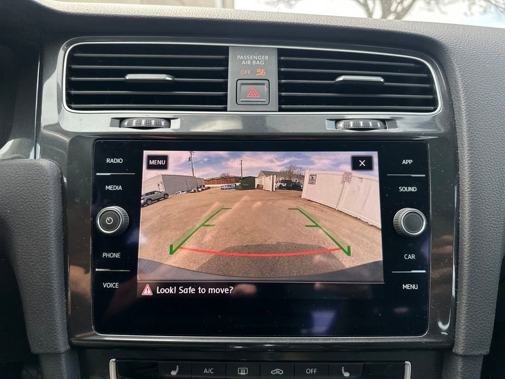 Used 2018 Volkswagen Golf SE image 47