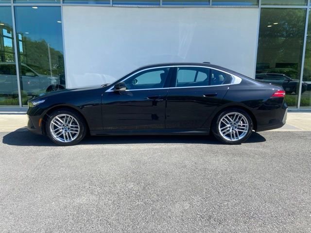 Used 2024 BMW 530i xDrive w/ Convenience Package AWD/4WD image 2