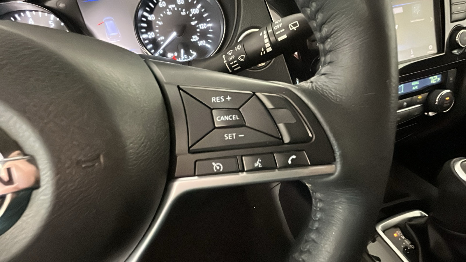 Used 2018 Nissan Rogue SV AWD/4WD image 20