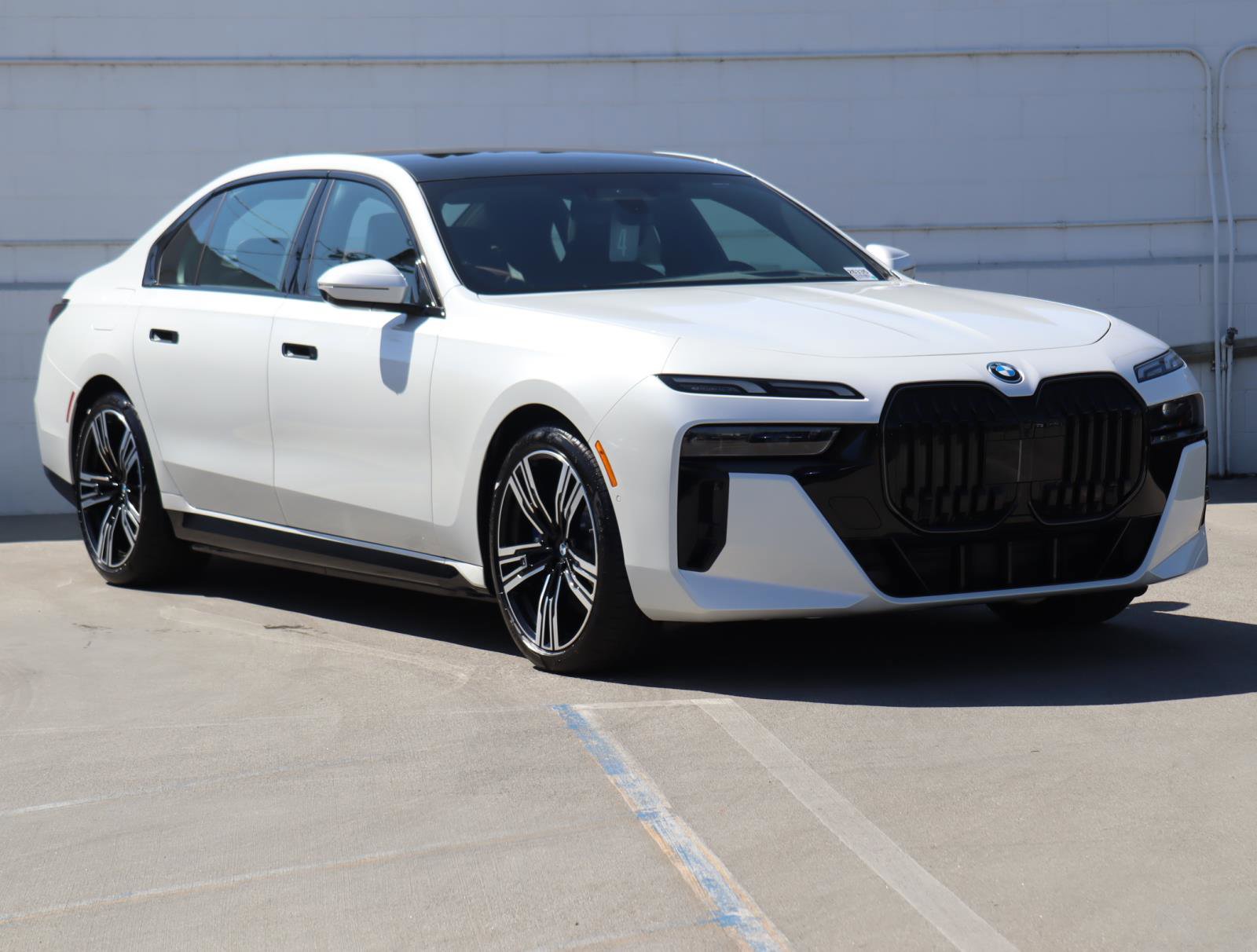 New 2026 BMW 750e xDrive
