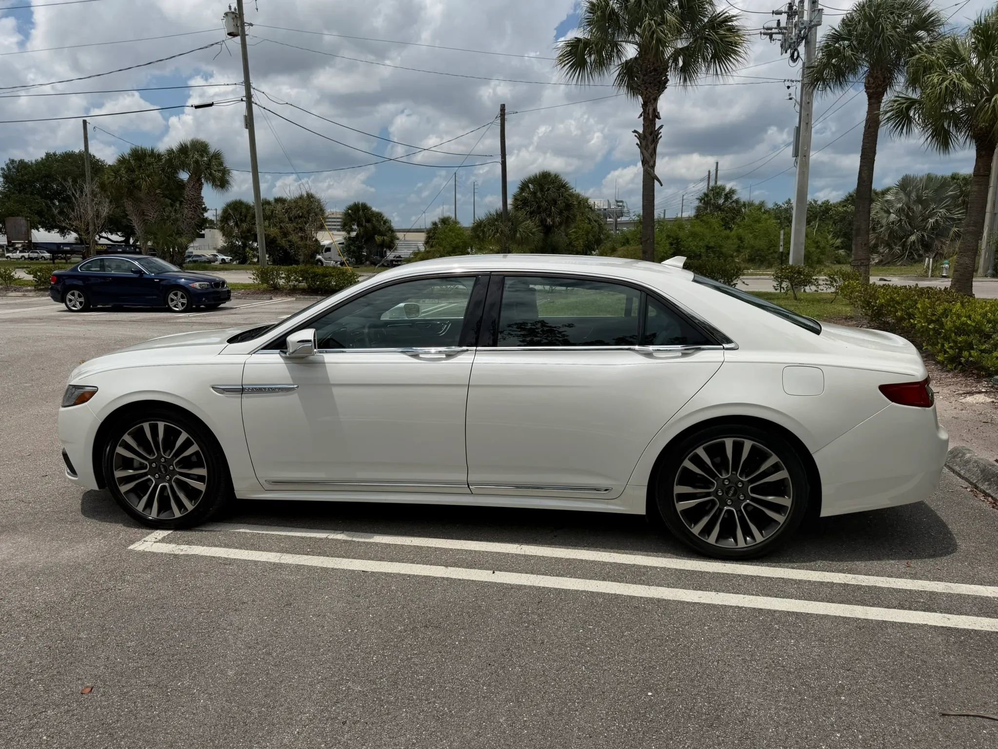Used 2020 Lincoln Continental AWD w/ Premium Package image 18