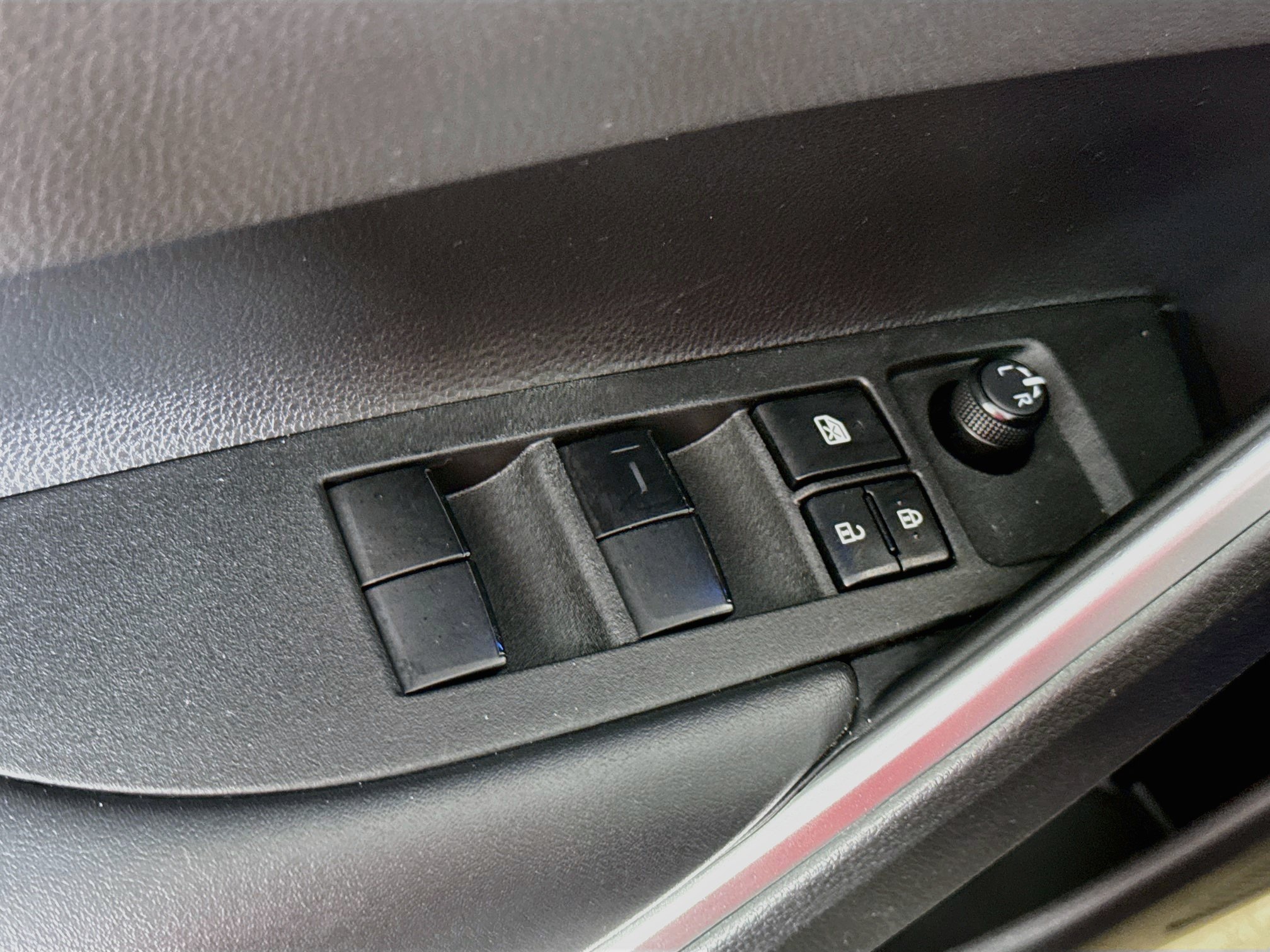 Used 2022 Toyota Corolla Cross XLE w/ Convenience Package FWD image 16