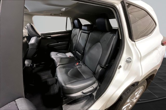 Used 2022 Toyota Highlander Limited AWD/4WD image 28