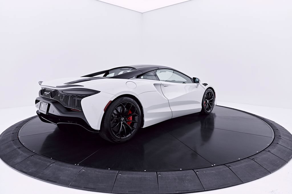 Used 2024 McLaren Artura RWD image 16