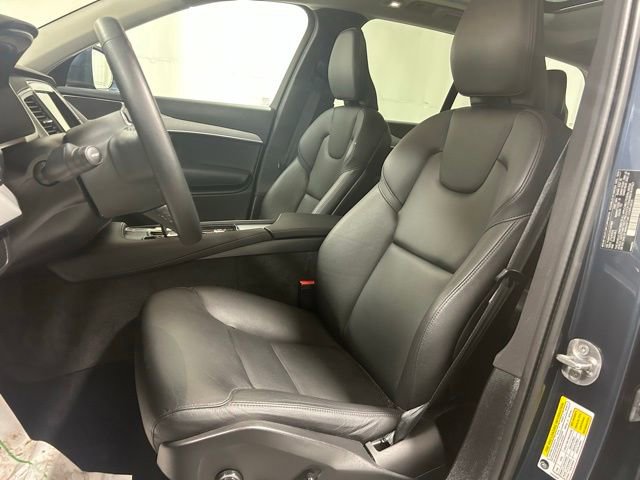 Used 2025 Volvo XC90 B5 Core image 8
