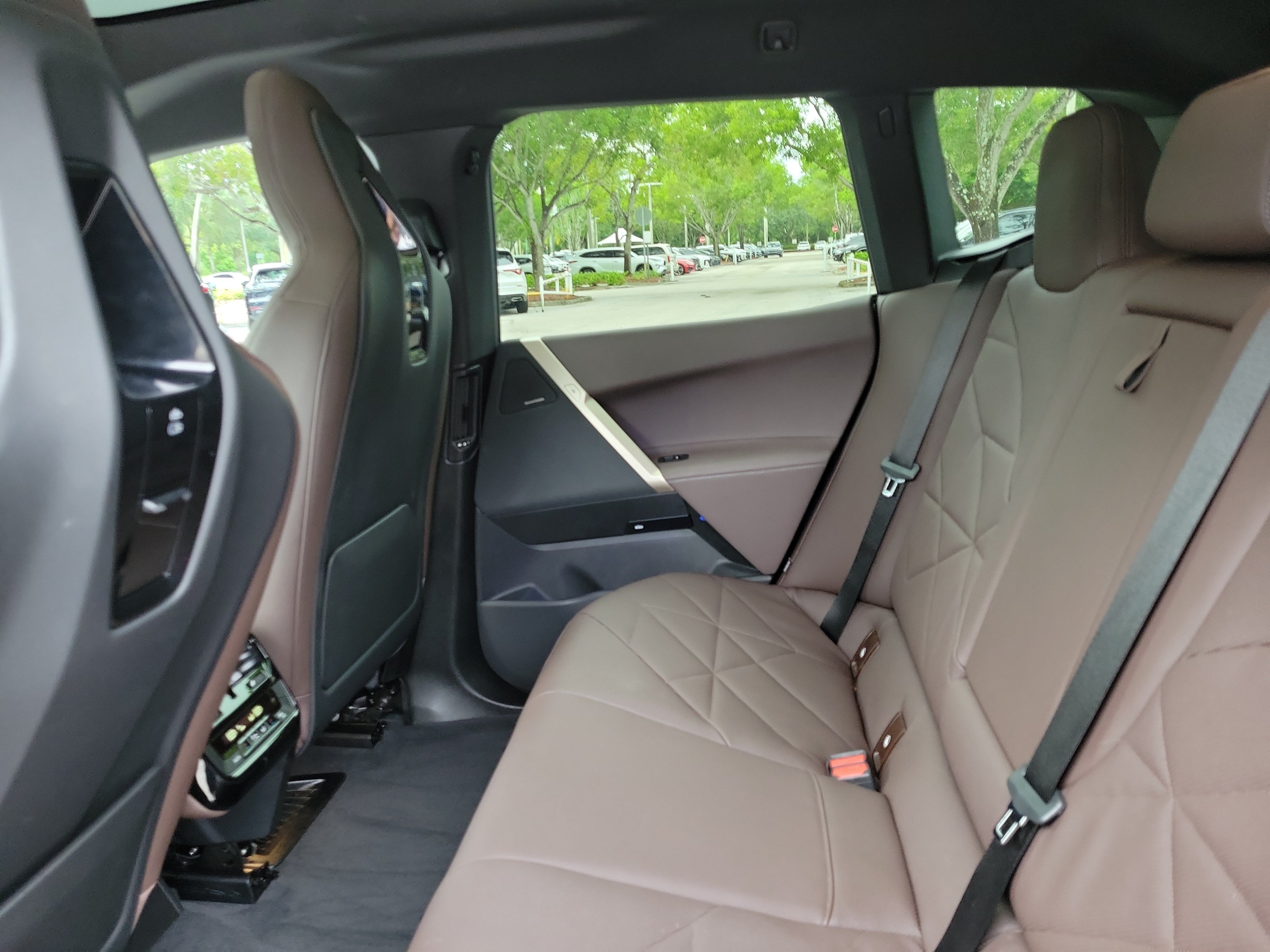 Certified 2024 BMW iX xDrive50 w/ Sport Package AWD/4WD image 8
