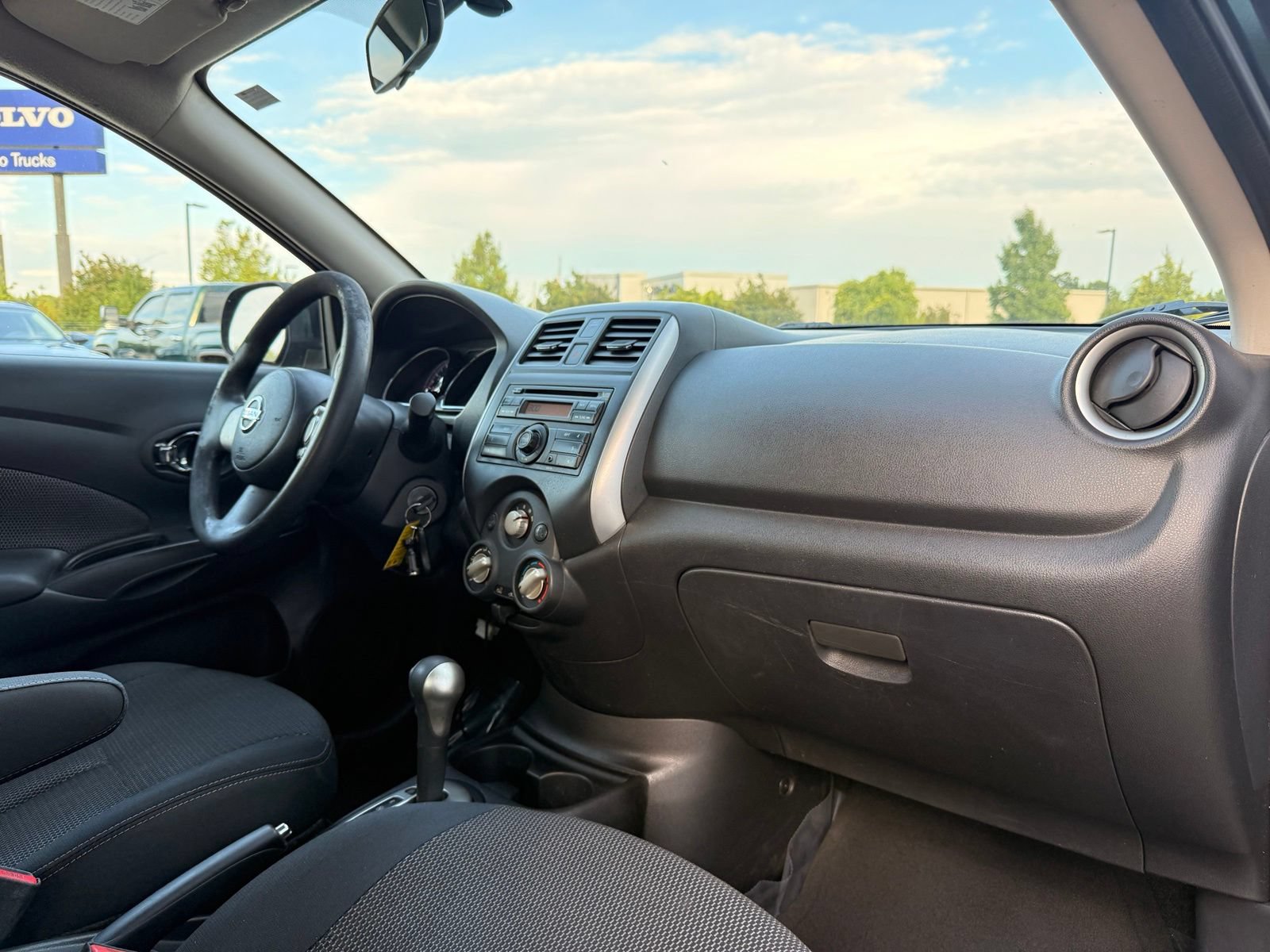 Used 2014 Nissan Versa SV FWD image 21