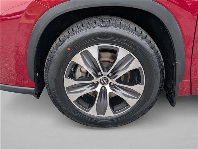 Used 2022 Toyota Highlander XLE image 25
