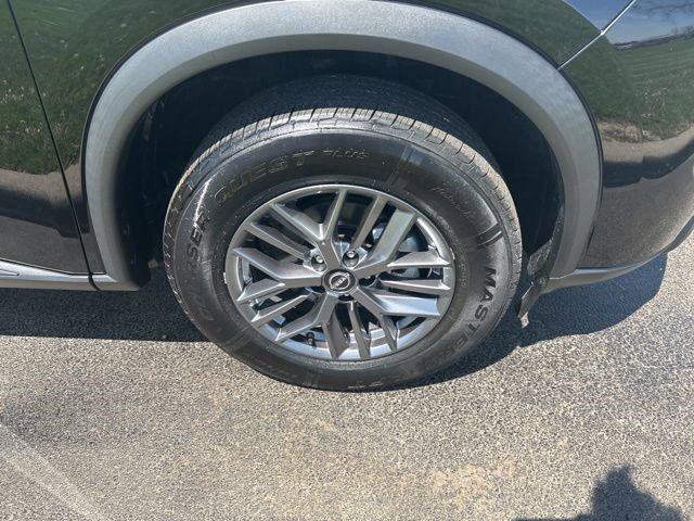 Used 2024 Nissan Rogue S image 41