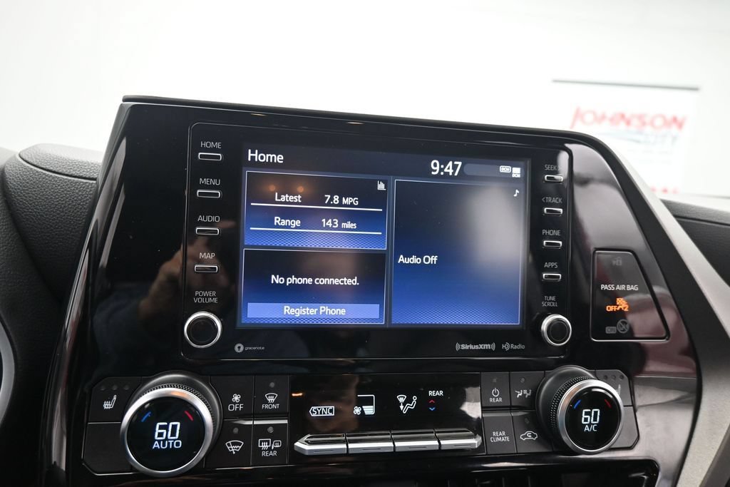 Used 2020 Toyota Highlander XLE FWD image 21