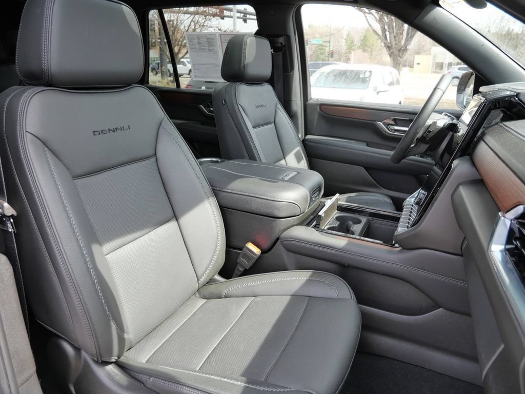 Used 2025 GMC Yukon Denali w/ Sun & Power Step Package AWD/4WD image 22