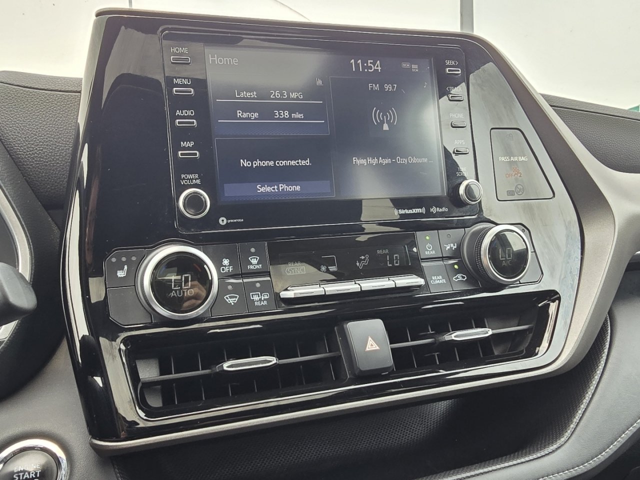 Used 2022 Toyota Highlander XLE FWD image 27