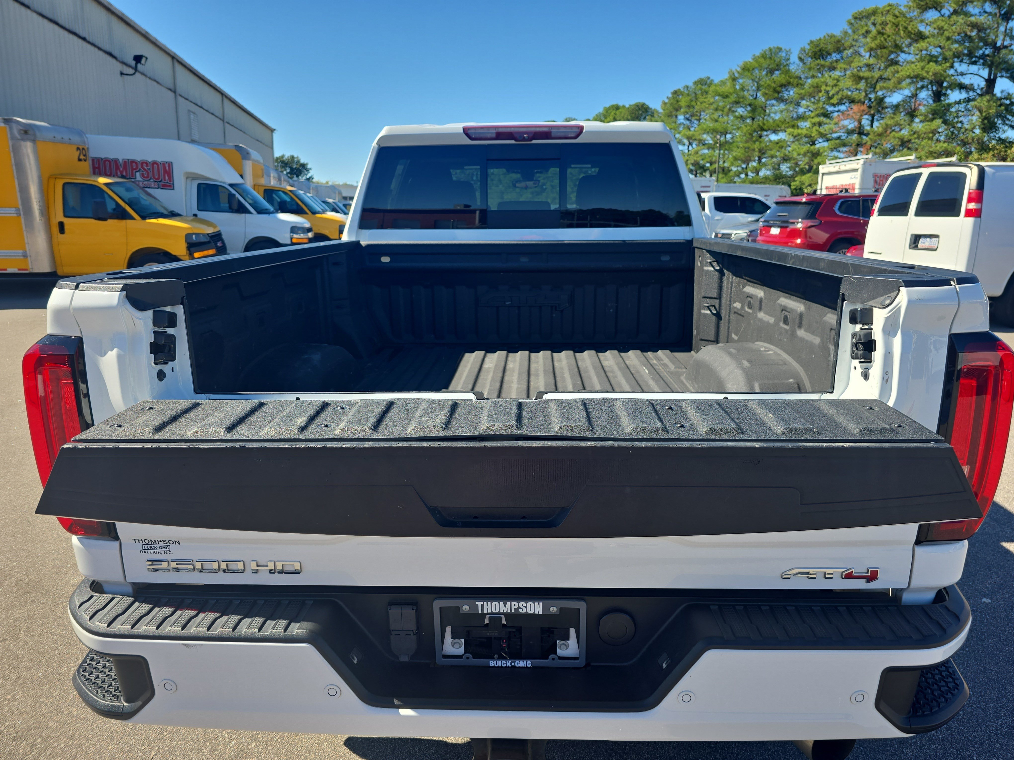 Used 2021 GMC Sierra 2500 AT4 w/ AT4 Preferred Package AWD/4WD image 13