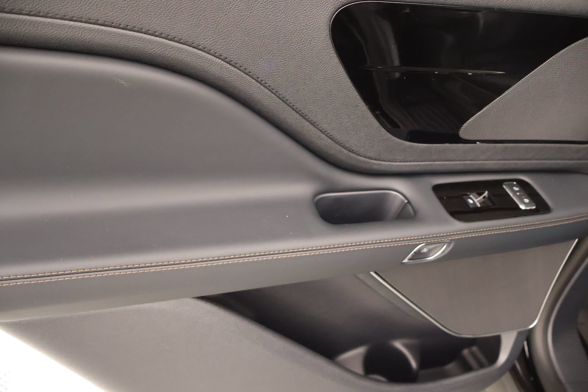 New 2026 Lincoln Aviator AWD image 17