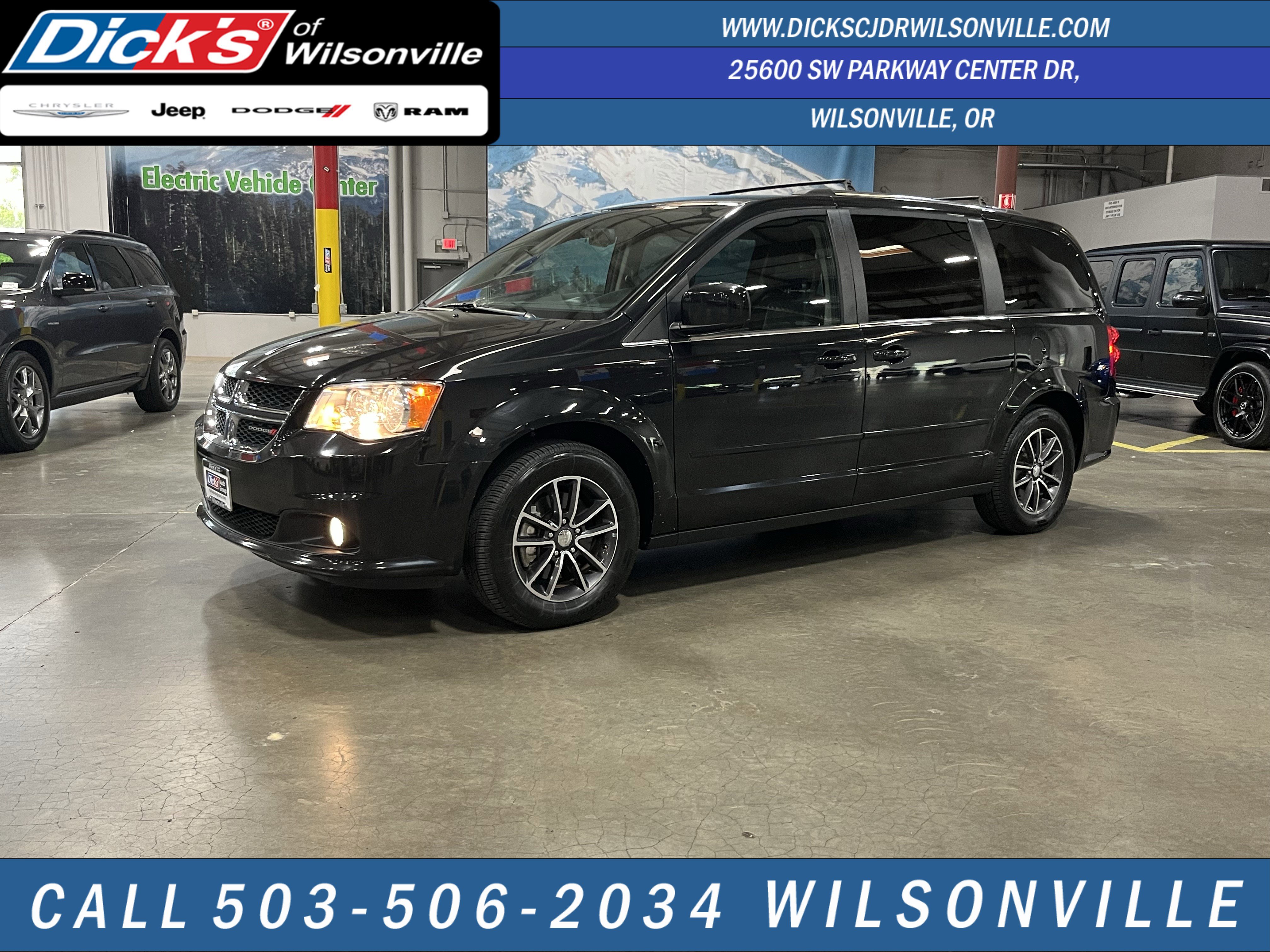 Used 2017 Dodge Grand Caravan SXT FWD image 1