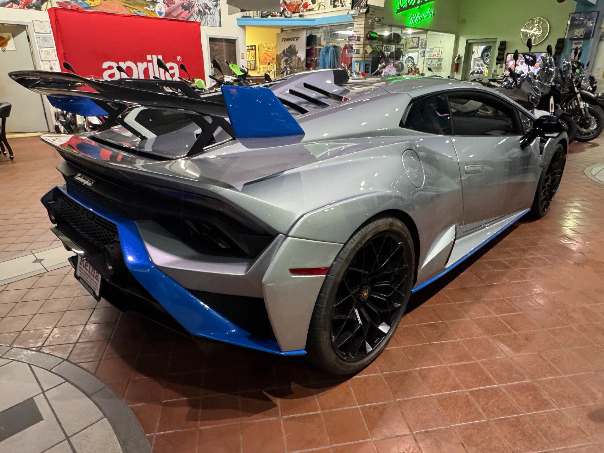 Used 2023 Lamborghini Huracan STO image 6